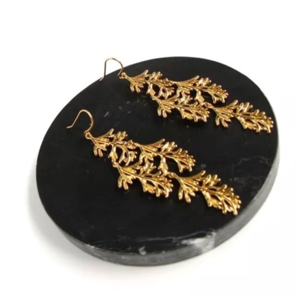 :: Stella & Dot Grace Chandeliers Gold Earrings - Picture 6 of 7